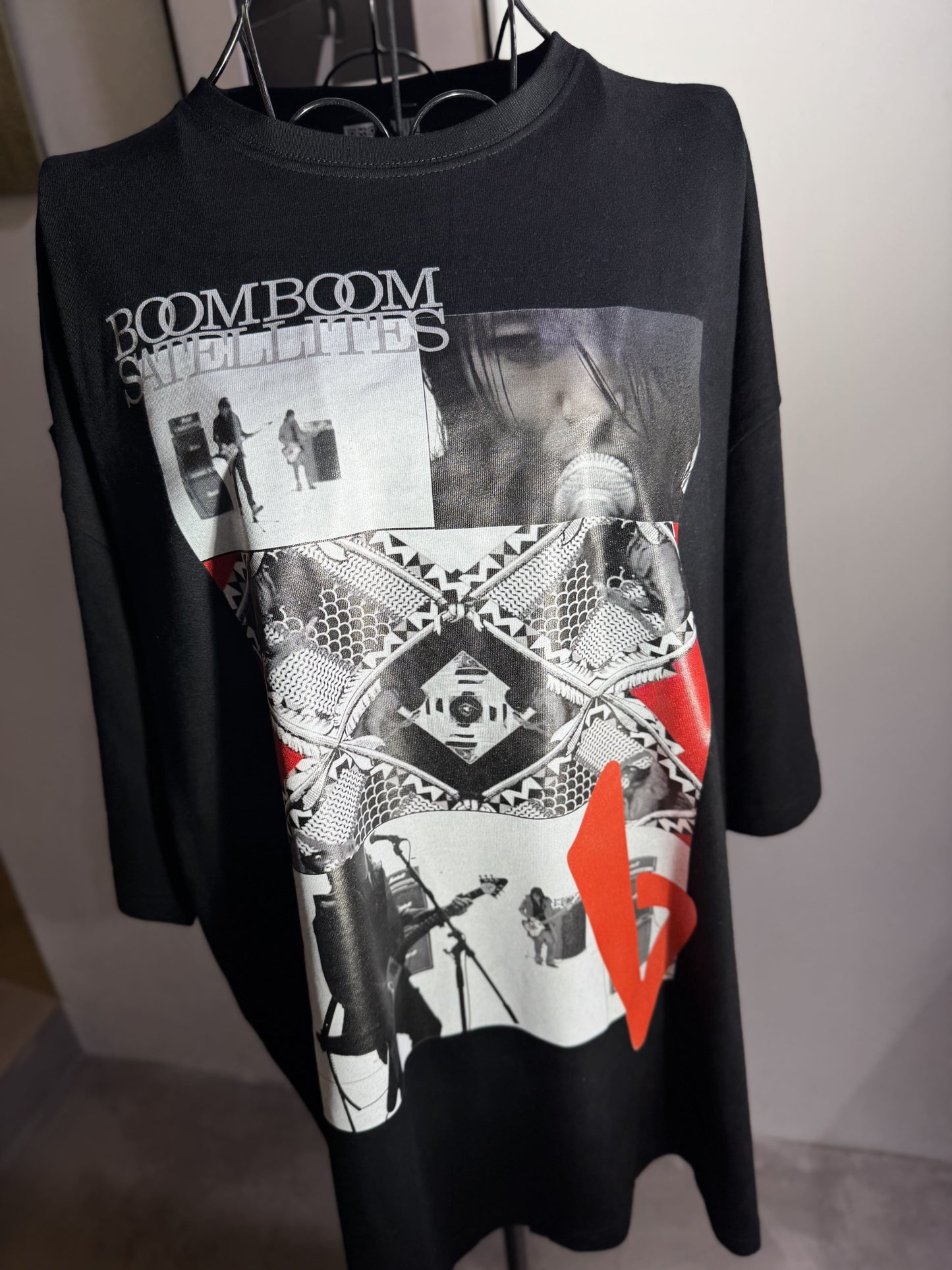 BOOM BOOM SATELLITES × THE SPELLBOUND “Kick it out” Memorial Tee【10/10公演後オンライン発売開始】