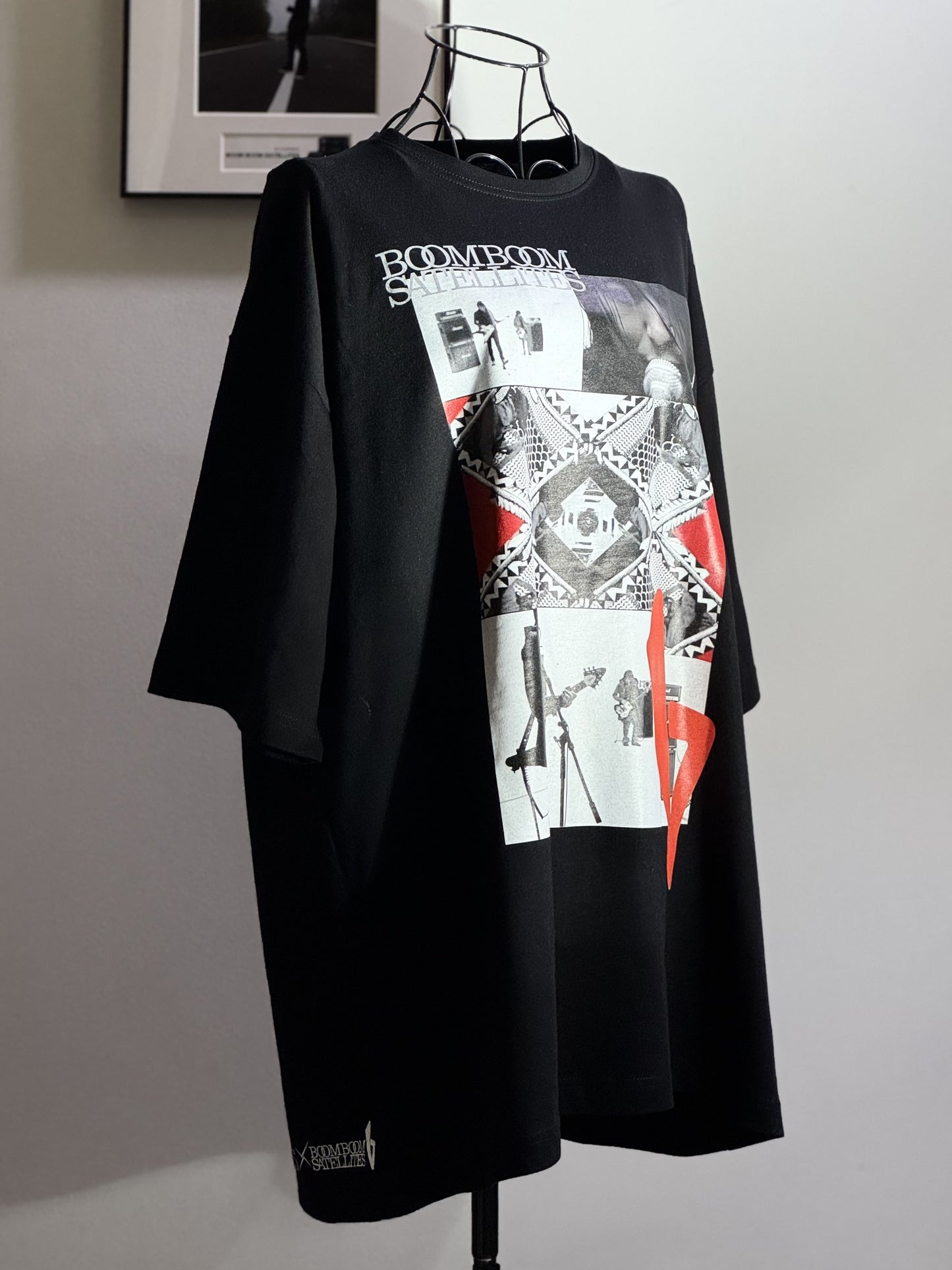 BOOM BOOM SATELLITES × THE SPELLBOUND “Kick it out” Memorial Tee【10/10公演後オンライン発売開始】
