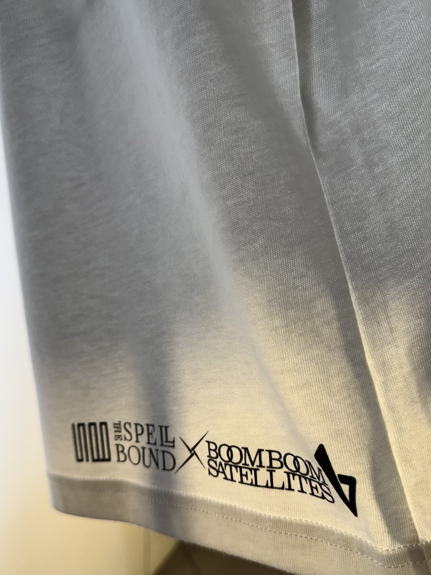 BOOM BOOM SATELLITES × THE SPELLBOUND “Kick it out” Memorial Tee【10/10公演後オンライン発売開始】